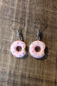 Roze donuts oorhangers