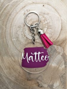 Gepersonaliseerde sleutelhanger met naam "Matteo" - Violet met wit