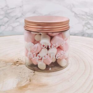 Tiny bites of happines marshmallows in snoeppot