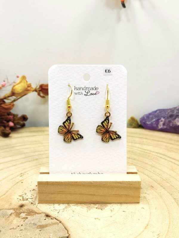 Oorhangers gele vlinder